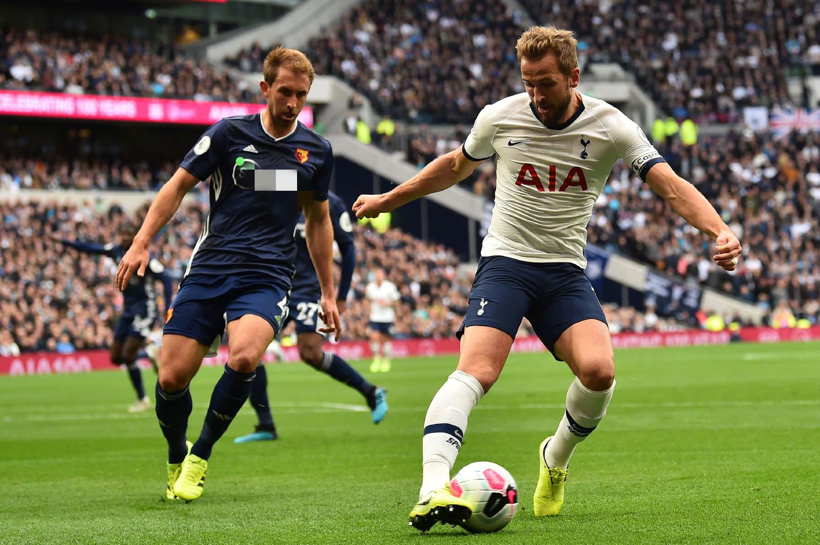 哈德斯菲尔德逼平对手,保持不败战绩的简单介绍 哈德斯菲尔德逼平对手,保持不败战绩的简单介绍