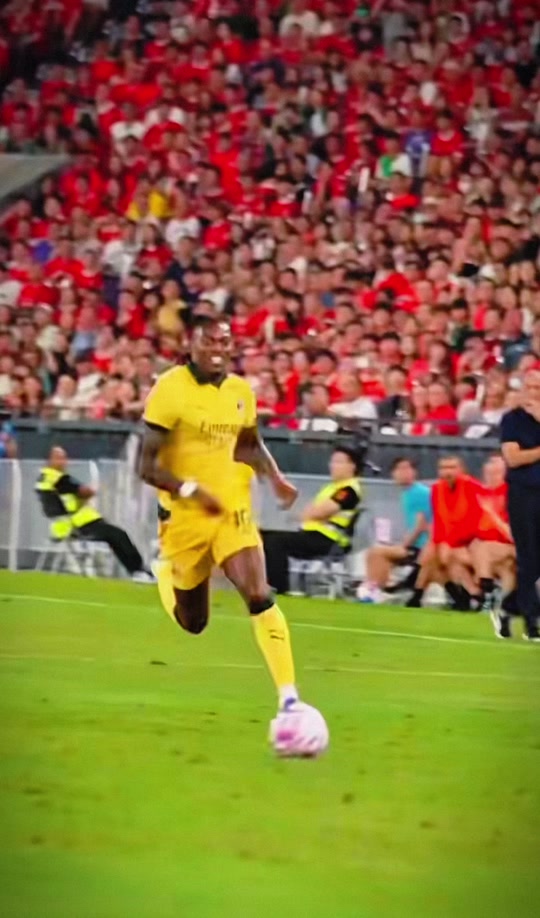 leyu乐鱼体育中国-AC米兰惨败那不勒斯，遗憾失利