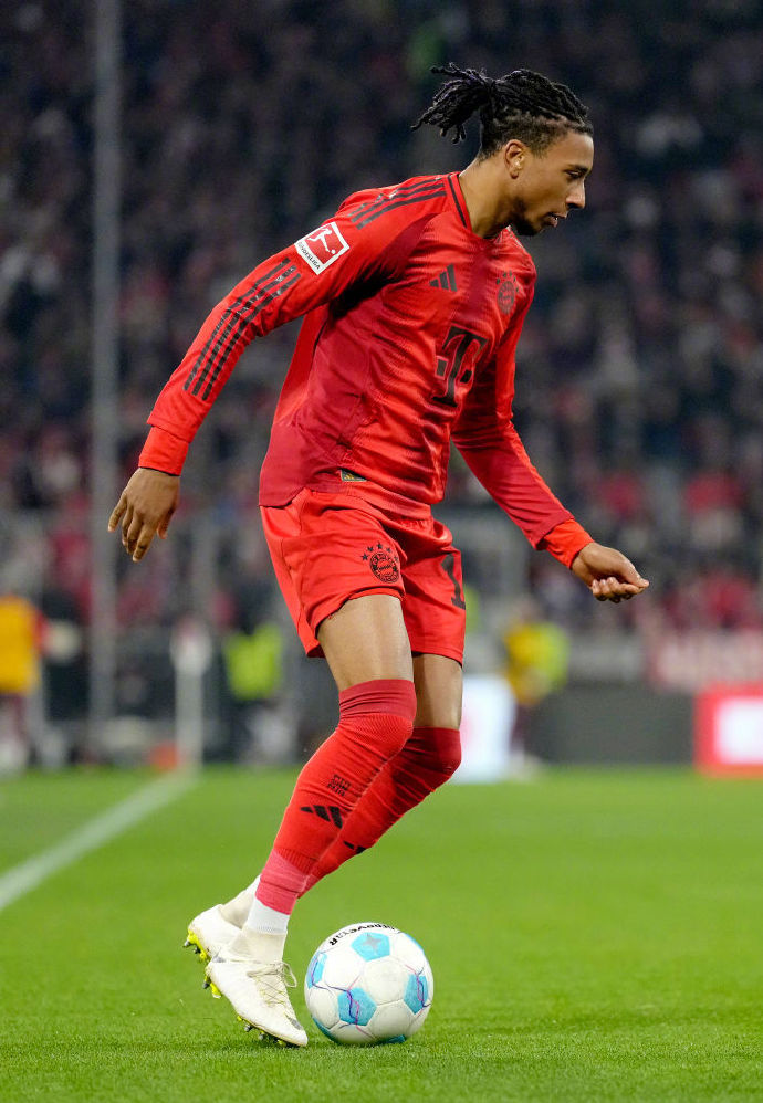 球员表现出色，荣膺本赛季最佳球员