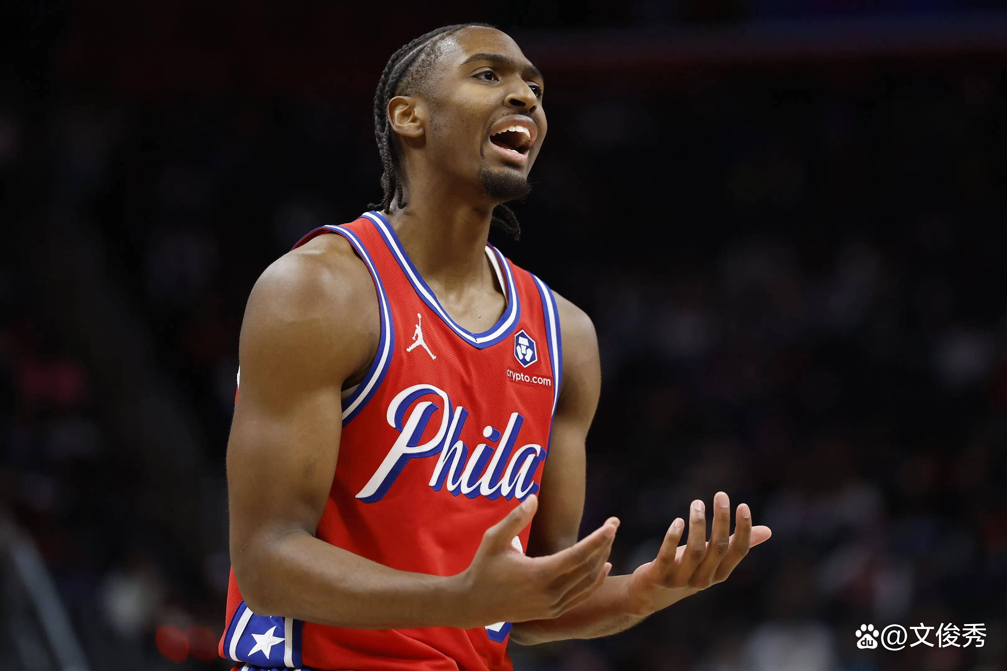 乐鱼体育APP下载-猛龙队摆脱低迷，提升比赛状态迎接挑战