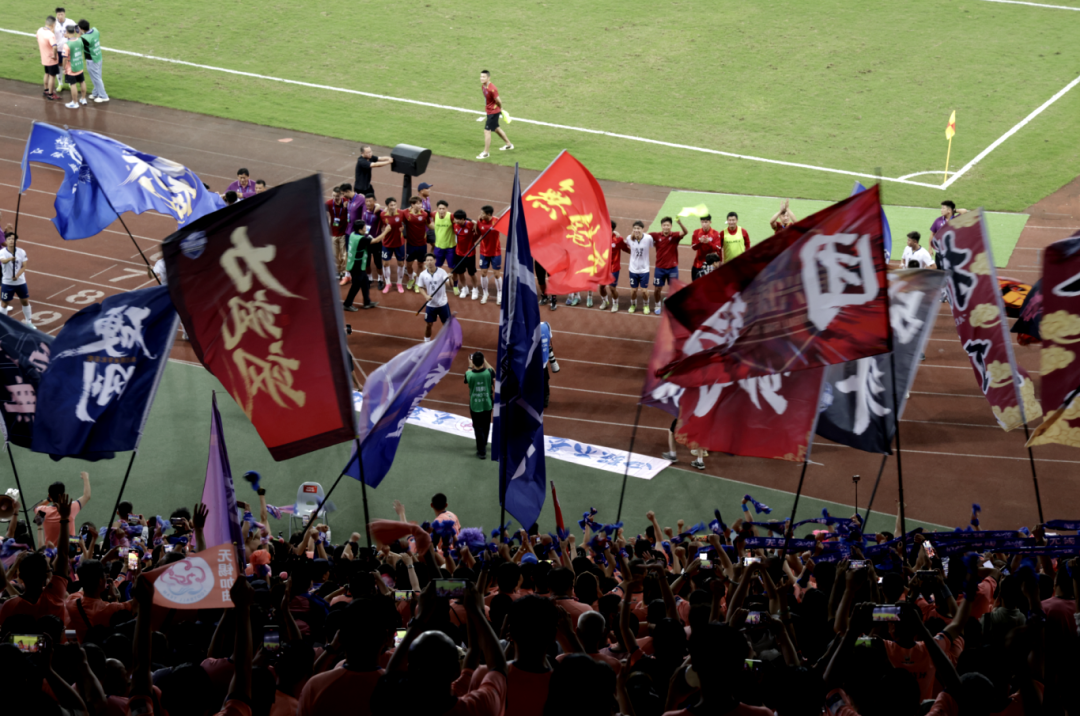 神奇一战,球迷沸腾热血澎湃 神奇一战,球迷沸腾热血澎湃