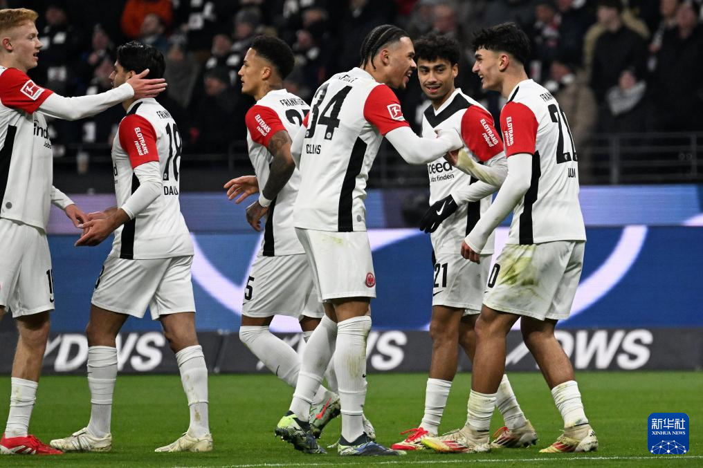 法兰克福连胜对手,势不可挡地闯入德甲积分榜前列 法兰克福连胜对手,势不可挡地闯入德甲积分榜前列