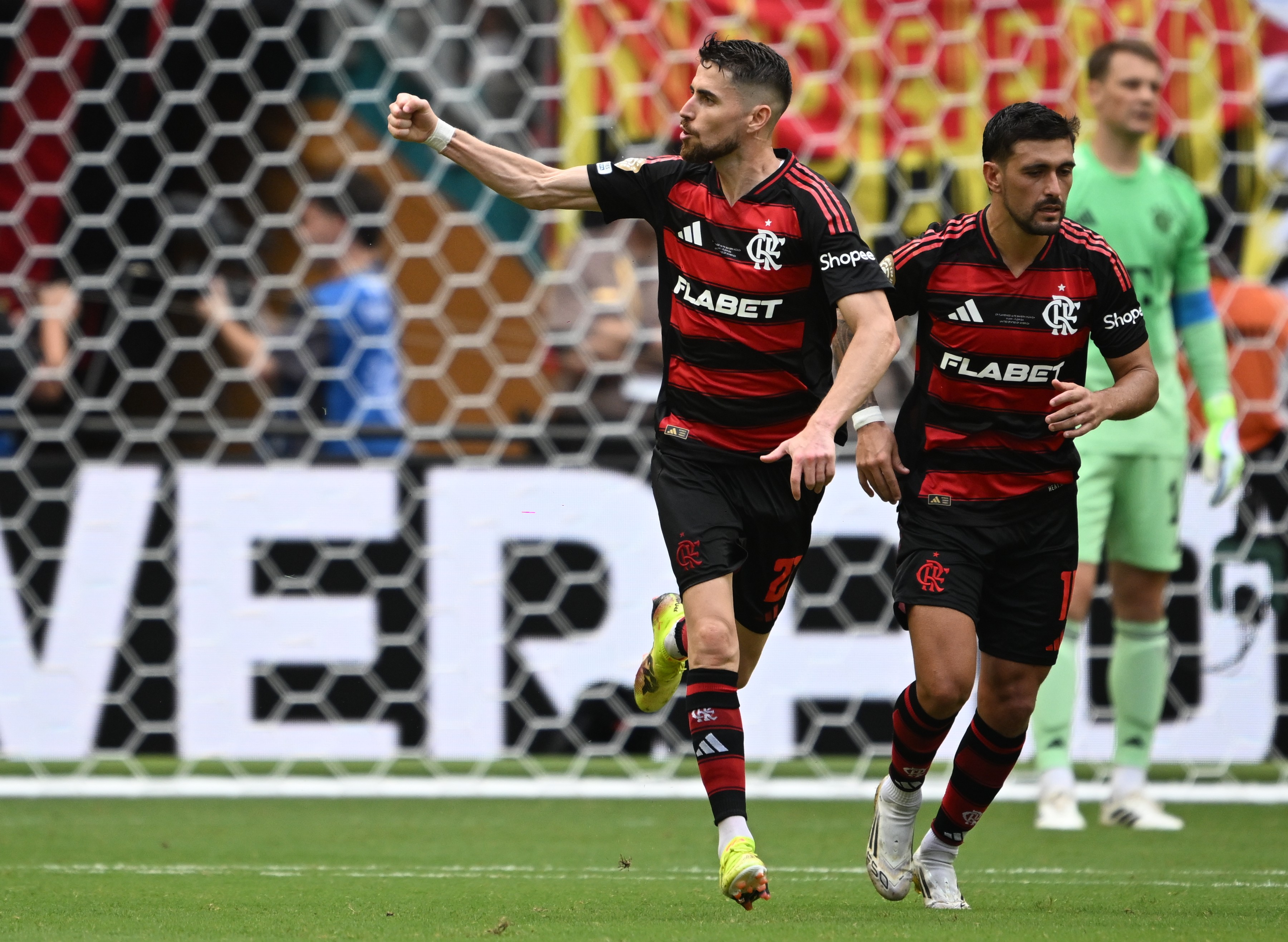 尤文图斯逆袭拜仁慕尼黑,晋级欧冠决赛 尤文图斯逆袭拜仁慕尼黑,晋级欧冠决赛